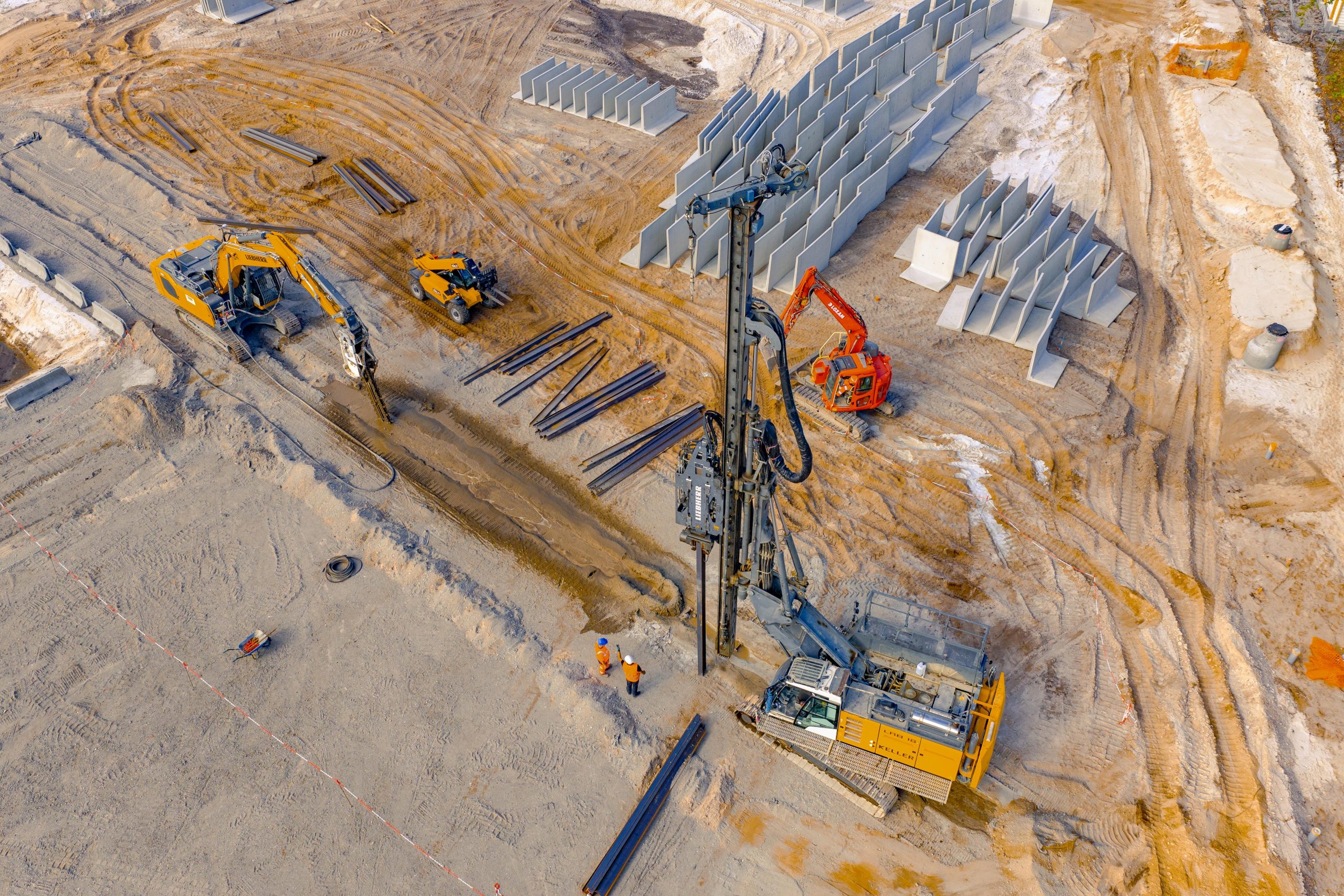 Kemsolid KSI7000_5 mounted on a LIEBHERR R938 excavator
